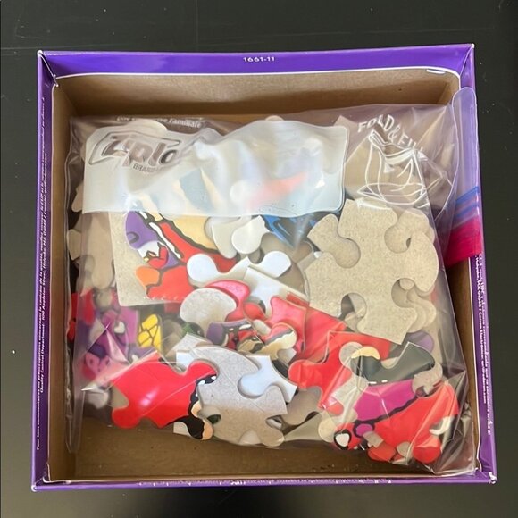 Peanuts 100-Piece Puzzle - Colorful Christmas Design - Picture 4 of 4